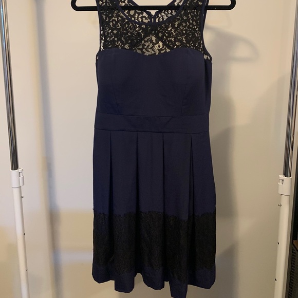 BNWT Guess Gorgeous Navy Blue Dress - Picture 3 of 5